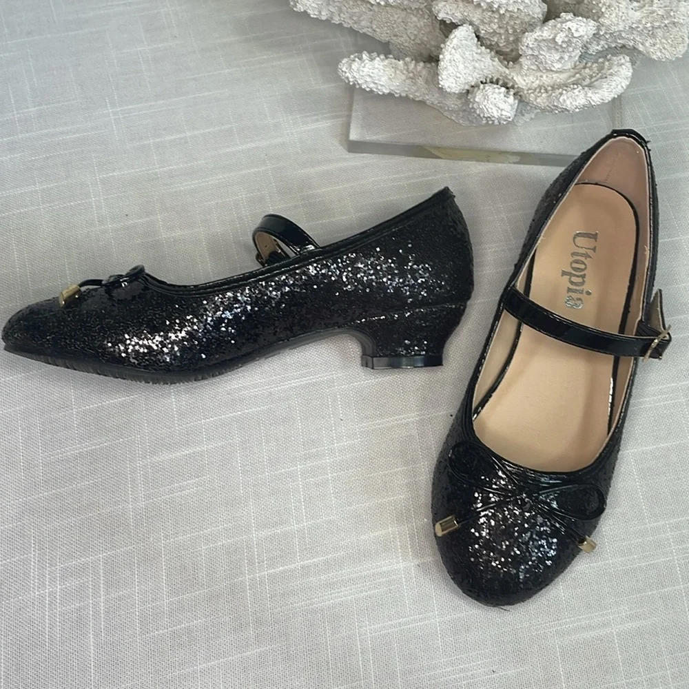 Girls NWOT size 13 Glitter High Heels.